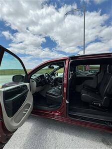 2019 Dodge Grand Caravan SXT   - Photo 5 - Miami, FL 33178