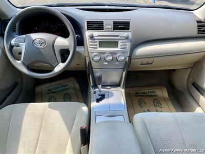 2010 Toyota Camry LE   - Photo 8 - Clackamas, OR 97015