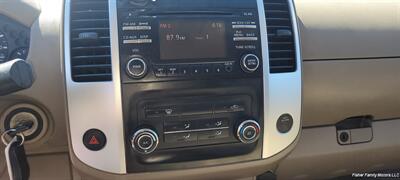 2013 Nissan Frontier SV V6   - Photo 8 - Clackamas, OR 97015