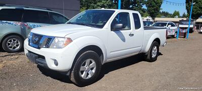 2013 Nissan Frontier SV V6   - Photo 2 - Clackamas, OR 97015