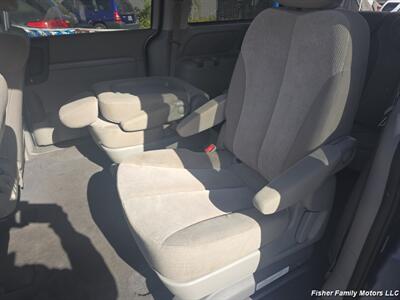 2014 Kia Sedona LX   - Photo 4 - Clackamas, OR 97015