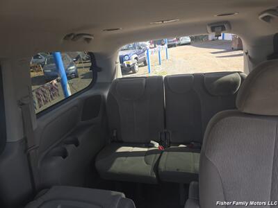 2014 Kia Sedona LX   - Photo 9 - Clackamas, OR 97015