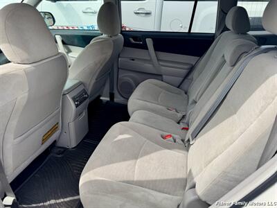 2012 Toyota Highlander   - Photo 8 - Clackamas, OR 97015