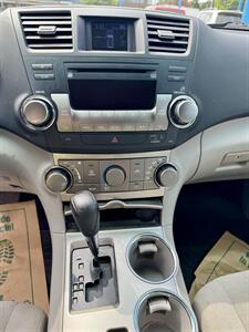 2012 Toyota Highlander   - Photo 10 - Clackamas, OR 97015