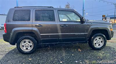 2015 Jeep Patriot Latitude   - Photo 2 - Clackamas, OR 97015