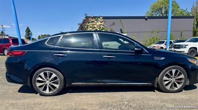 2016 Kia Optima SXL Turbo   - Photo 2 - Clackamas, OR 97015