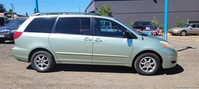 2007 Toyota Sienna LE 8 passenger  