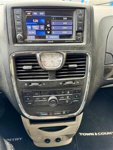 2014 Chrysler Town & Country Touring - Photo 10 - Clackamas, OR 97015