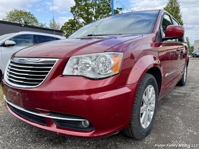 2014 Chrysler Town & Country Touring - Photo 2 - Clackamas, OR 97015