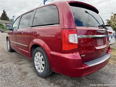 2014 Chrysler Town & Country Touring - Photo 6 - Clackamas, OR 97015