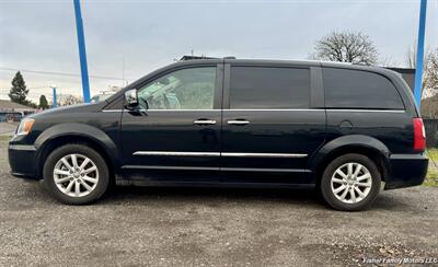 2015 Chrysler Town & Country Limited Platinum Van