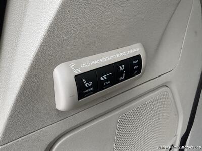 2015 Chrysler Town & Country Limited Platinum   - Photo 18 - Clackamas, OR 97015