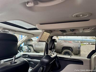 2015 Chrysler Town & Country Limited Platinum   - Photo 11 - Clackamas, OR 97015