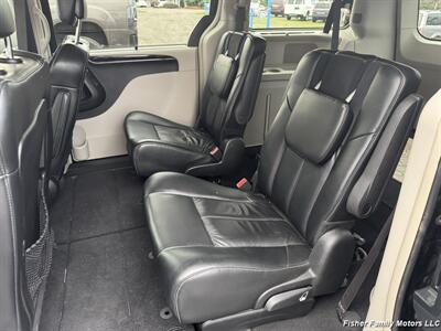 2015 Chrysler Town & Country Limited Platinum   - Photo 10 - Clackamas, OR 97015