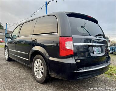 2015 Chrysler Town & Country Limited Platinum   - Photo 6 - Clackamas, OR 97015