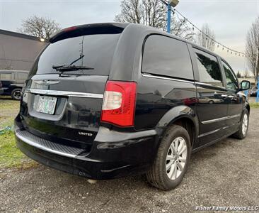 2015 Chrysler Town & Country Limited Platinum   - Photo 5 - Clackamas, OR 97015