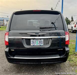 2015 Chrysler Town & Country Limited Platinum   - Photo 8 - Clackamas, OR 97015