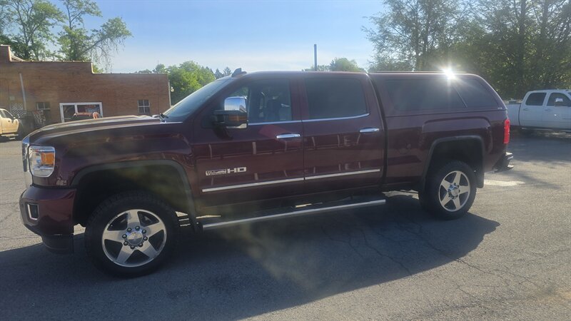 2017 GMC Sierra 2500HD SLT - Photo 1 - Ronceverte, WV 24970