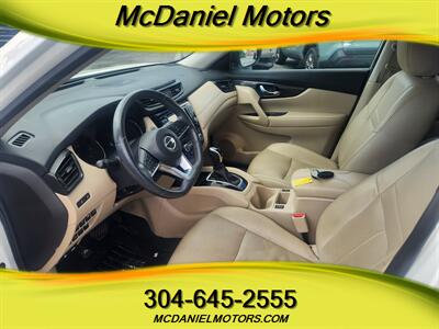 2017 Nissan Rogue SV   - Photo 10 - Ronceverte, WV 24970