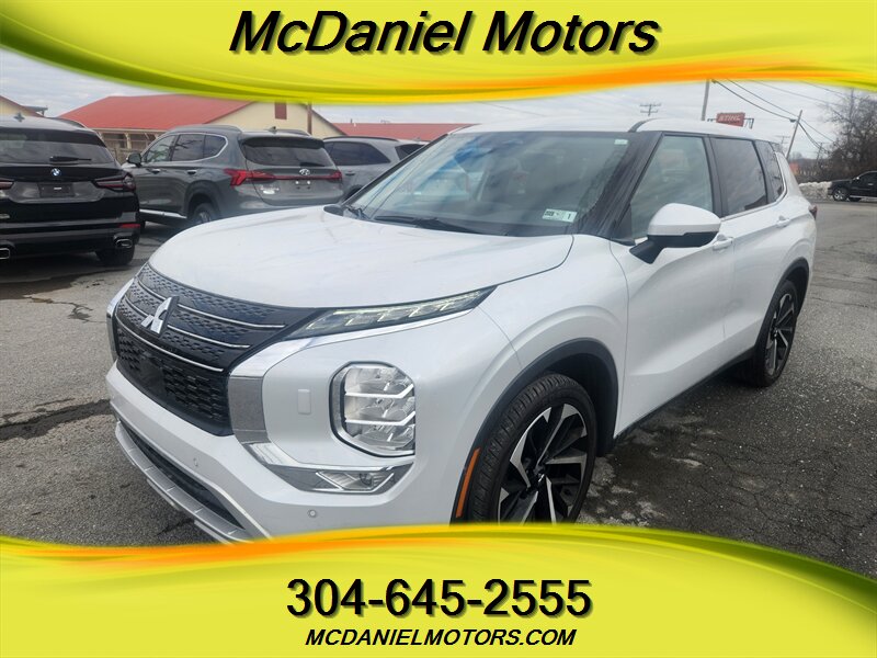 2024 Mitsubishi Outlander SE  