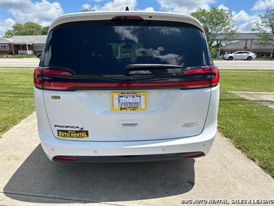 2023 Chrysler Pacifica   - Photo 8 - Newport, KY 41071