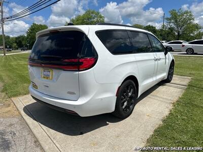 2023 Chrysler Pacifica   - Photo 4 - Newport, KY 41071