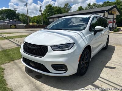 2023 Chrysler Pacifica   - Photo 1 - Newport, KY 41071