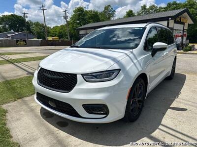 2023 Chrysler Pacifica   - Photo 2 - Newport, KY 41071