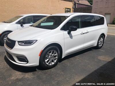 2024 Chrysler Pacifica   - Photo 1 - Newport, KY 41071