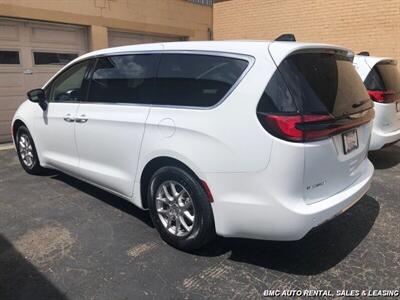 2024 Chrysler Pacifica   - Photo 4 - Newport, KY 41071