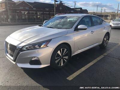 2022 Nissan Altima 2.5 SV   - Photo 2 - Newport, KY 41071