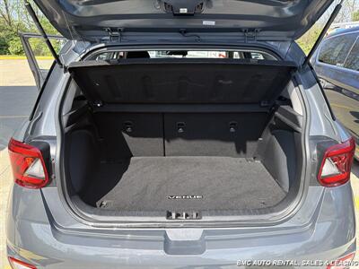 2023 Hyundai Venue SEL   - Photo 7 - Newport, KY 41071
