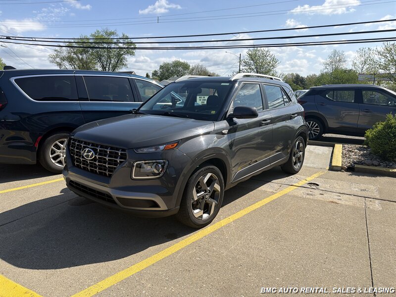 2023 Hyundai Venue SEL   - Photo 1 - Newport, KY 41071