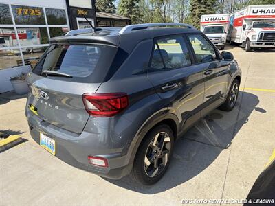 2023 Hyundai Venue SEL   - Photo 2 - Newport, KY 41071