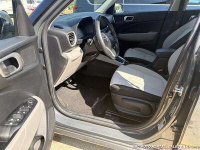 2023 Hyundai Venue SEL   - Photo 5 - Newport, KY 41071
