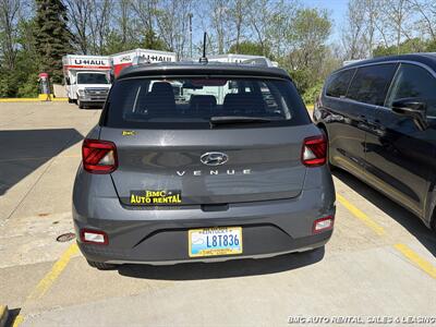 2023 Hyundai Venue SEL   - Photo 4 - Newport, KY 41071