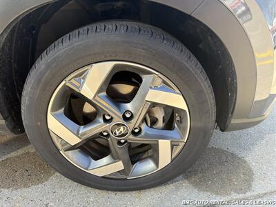 2023 Hyundai Venue SEL   - Photo 10 - Newport, KY 41071
