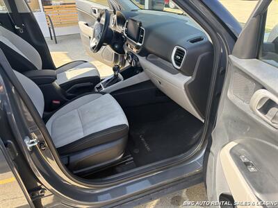 2023 Hyundai Venue SEL   - Photo 9 - Newport, KY 41071