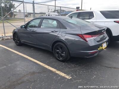 2023 Hyundai Elantra SEL   - Photo 2 - Newport, KY 41071