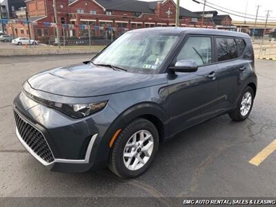 2023 Kia Soul LX   - Photo 2 - Newport, KY 41071