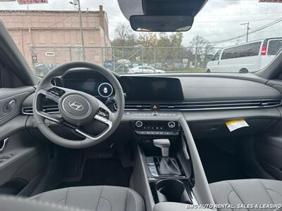 2024 Hyundai Elantra SEL   - Photo 6 - Newport, KY 41071