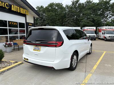 2026 Chrysler Pacifica Select - Photo 5 - Newport, KY 41071