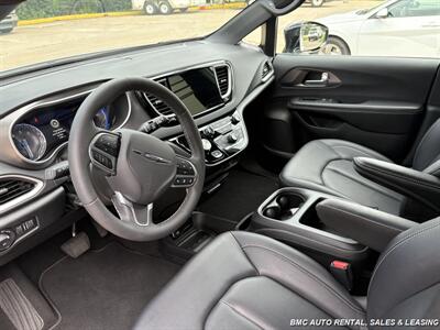 2026 Chrysler Pacifica Select - Photo 7 - Newport, KY 41071