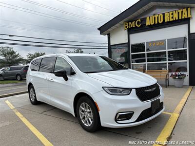 2026 Chrysler Pacifica Select - Photo 1 - Newport, KY 41071