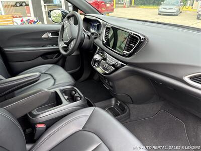 2026 Chrysler Pacifica Select - Photo 13 - Newport, KY 41071