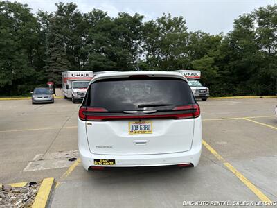 2026 Chrysler Pacifica Select - Photo 6 - Newport, KY 41071