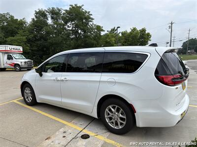 2026 Chrysler Pacifica Select - Photo 9 - Newport, KY 41071
