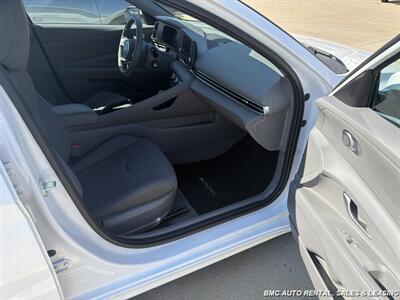 2025 Hyundai ELANTRA SE - Photo 9 - Newport, KY 41071