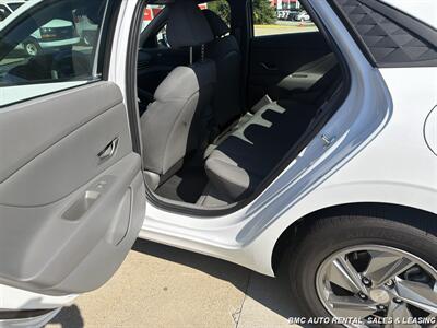 2025 Hyundai ELANTRA SE - Photo 7 - Newport, KY 41071