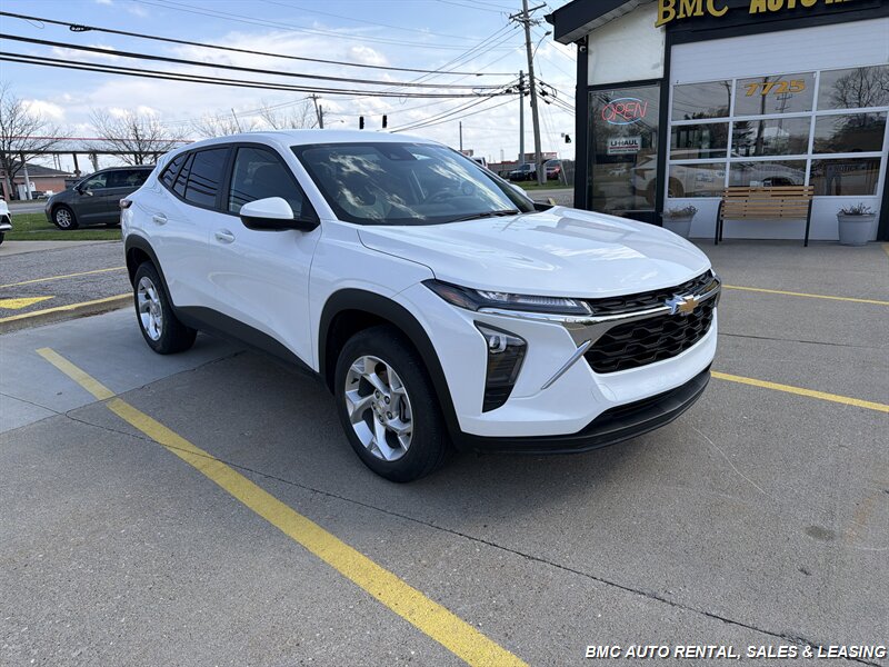 2024 Chevrolet Trax LS   - Photo 1 - Newport, KY 41071